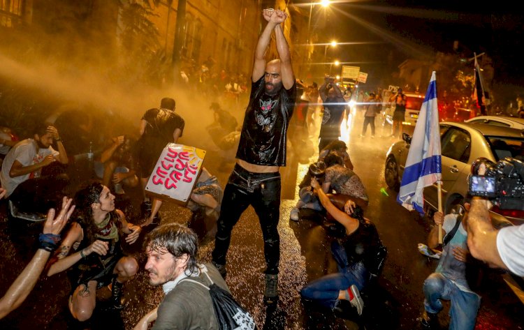 Deep Contradictions of the Protests in Israel - Derya Koca