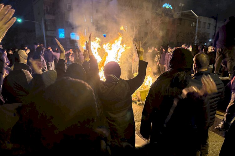 Iranian Marxist Nida Kaveh: “The Protestors Now Include the Pious Uncles”